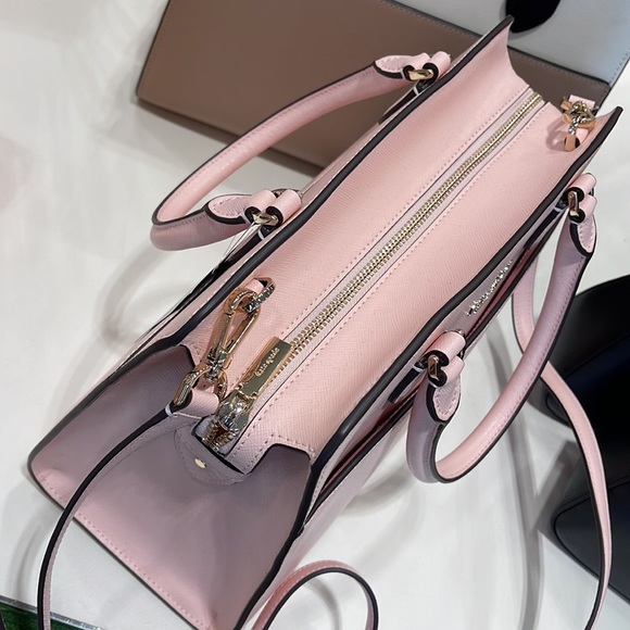 Kate Spade Madison Saffiano Leather Medium Satchel
COLOR:
Conch Pink
NWT - Picture 15 of 16